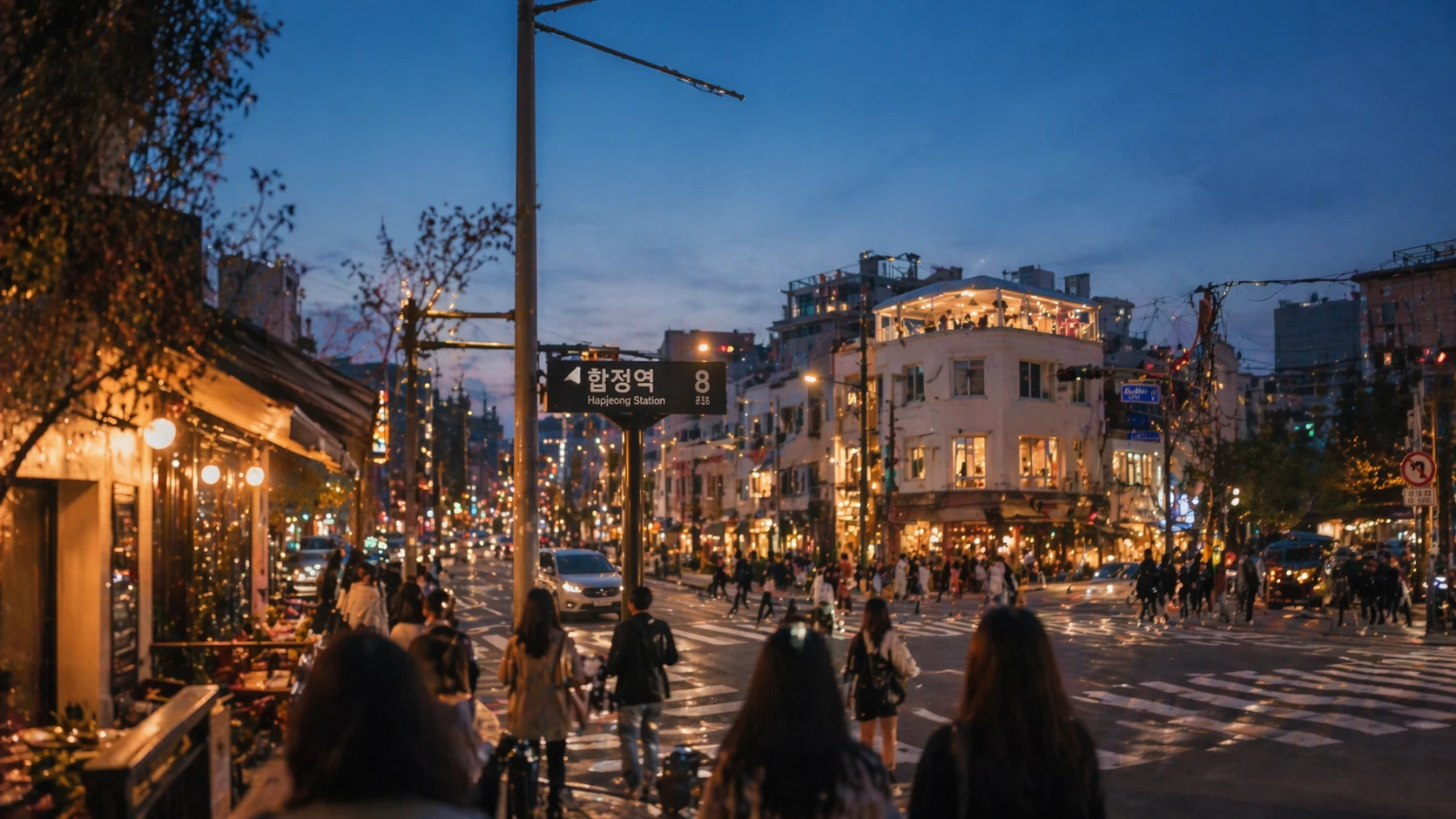 저녁의 합정역 8번 출구와 생활권 풍경
